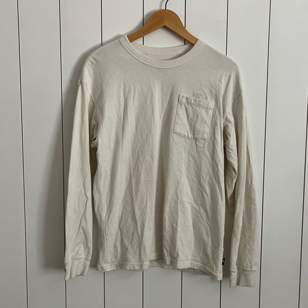 Nike Men’s Loose Fit Long Sleeve Tee